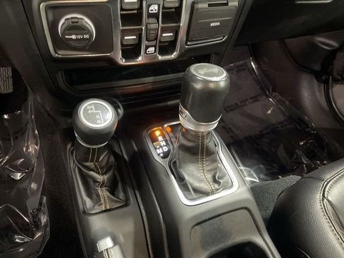 Used 2021 Jeep Wrangler Unlimited Sahara AWD/4WD image 20