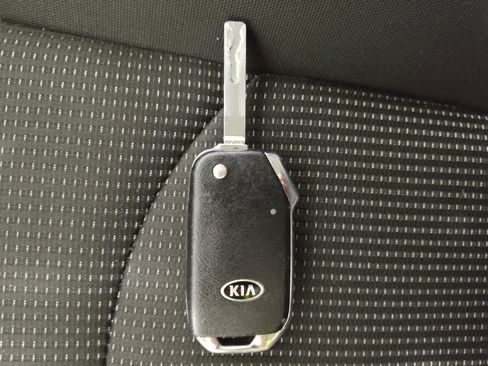 Used 2020 Kia Forte LXS FWD image 32