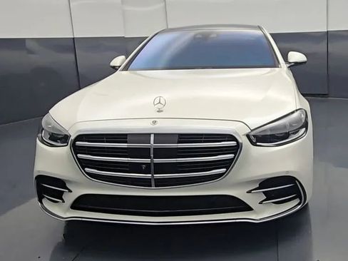 Used 2023 Mercedes-Benz S 580 4MATIC Sedan w/ AMG Line image 4