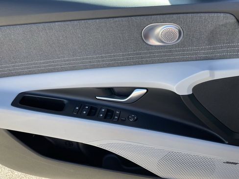 Used 2025 Hyundai Elantra Limited image 20