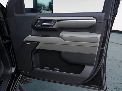 Certified 2025 Chevrolet Silverado 2500 ZR2 w/ Technology Package image 32