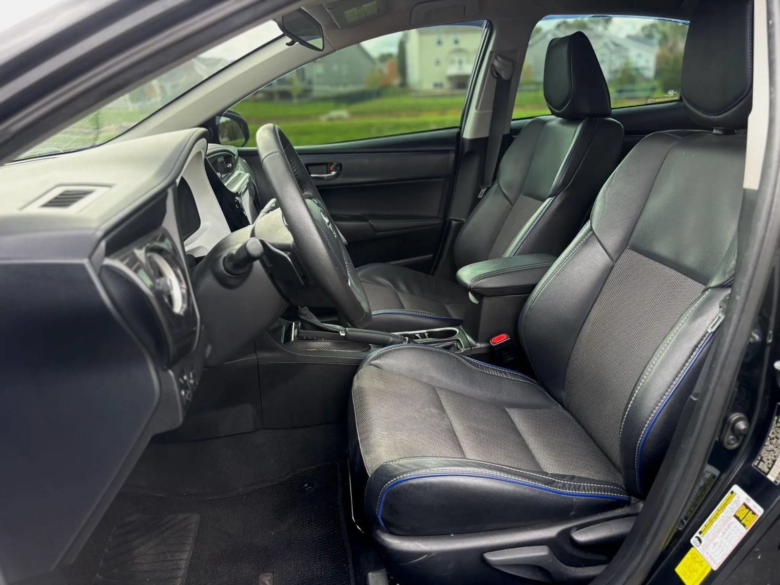 Used 2017 Toyota Corolla SE w/ Carpet Mat Package (TMS) FWD image 13