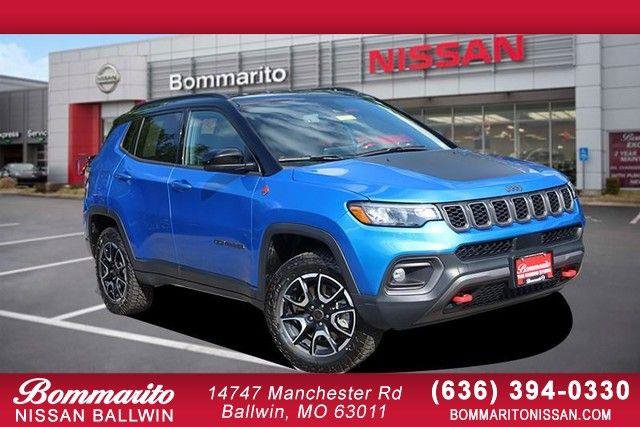 Used 2025 Jeep Compass Trailhawk AWD/4WD image 1