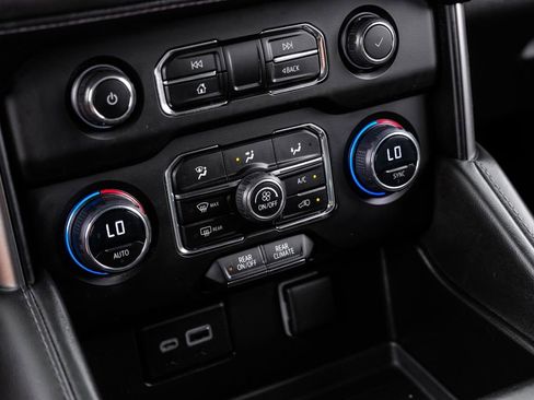 Used 2023 Chevrolet Suburban LS image 22