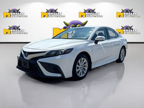 Used 2024 Toyota Camry SE FWD image 1