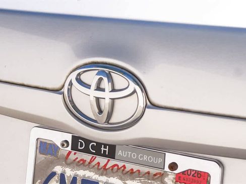 Used 2011 Toyota Camry LE image 11