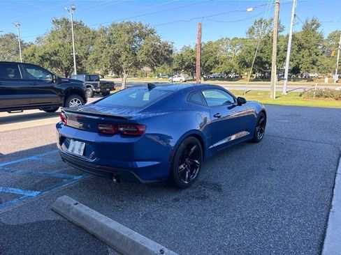 Used 2022 Chevrolet Camaro LT RWD image 5