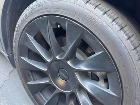 Used 2021 Tesla Model Y Long Range AWD/4WD image 7