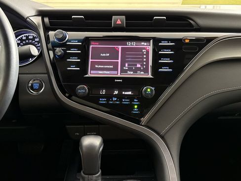 Used 2020 Toyota Camry SE w/ Convenience Package FWD image 17