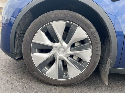 Used 2023 Tesla Model Y Long Range image 9