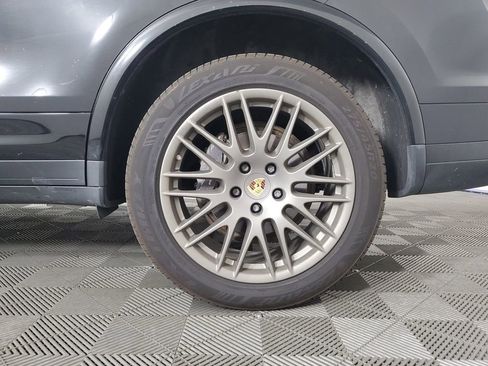 Used 2018 Porsche Cayenne Platinum Edition w/ Premium Package image 31