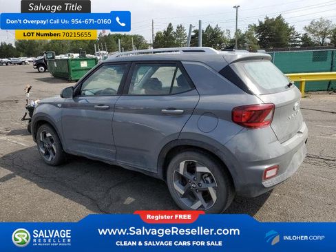 Used 2022 Hyundai Venue SEL w/ Cargo Package FWD image 3