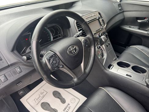 Used 2015 Toyota Venza XLE FWD image 3