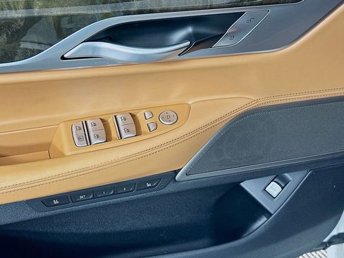 Used 2019 BMW 750i w/ Executive Package RWD image 18