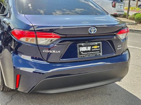 Used 2025 Toyota Corolla LE w/ LE Premium Package FWD image 5