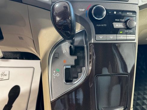 Used 2011 Toyota Venza image 22