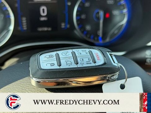 Used 2020 Chrysler Pacifica Touring-L FWD image 33