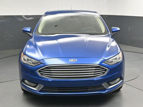 Used 2017 Ford Fusion SE w/ Equipment Group 201A FWD image 2