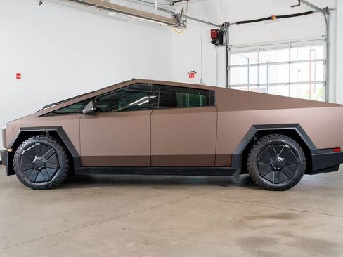 Used 2024 Tesla Cybertruck AWD Crew Cab image 12