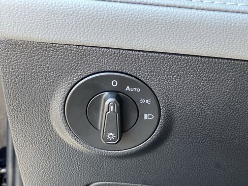 Used 2023 Volkswagen Taos SEL image 19