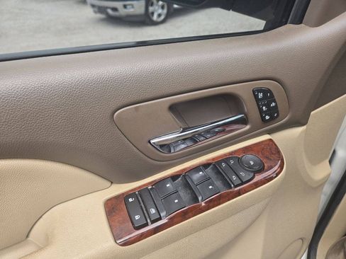 Used 2011 Chevrolet Avalanche LTZ AWD/4WD image 8