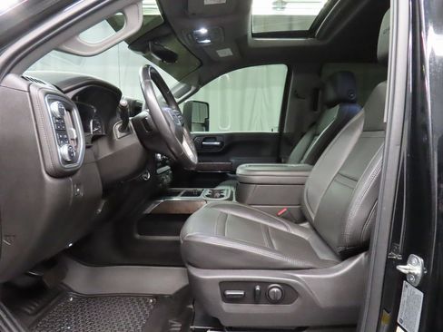 Used 2021 GMC Sierra 2500 Denali w/ Denali Black Diamond Edition image 9