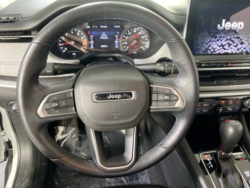 Used 2022 Jeep Compass Latitude w/ Convenience Group AWD/4WD image 11