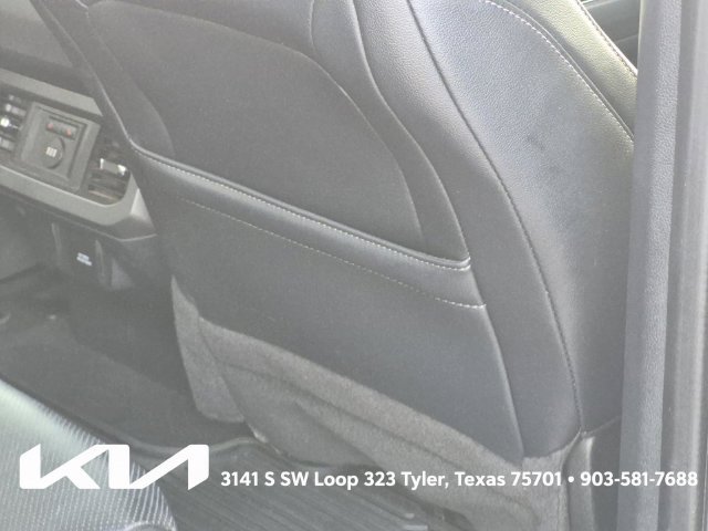 Used 2023 Ford F250 Lariat w/ FX4 Off-Road Package AWD/4WD image 19