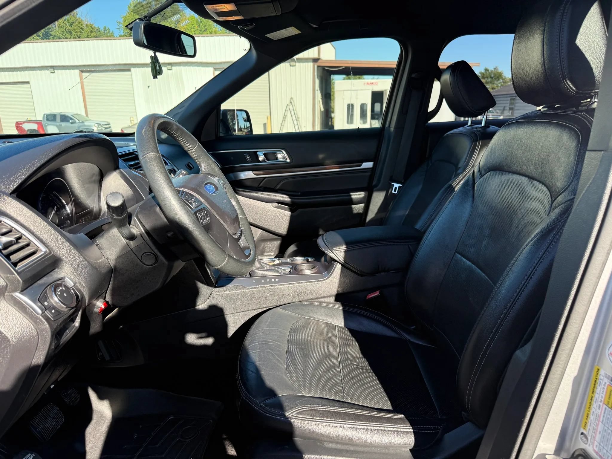 Used 2018 Ford Explorer Limited FWD image 2