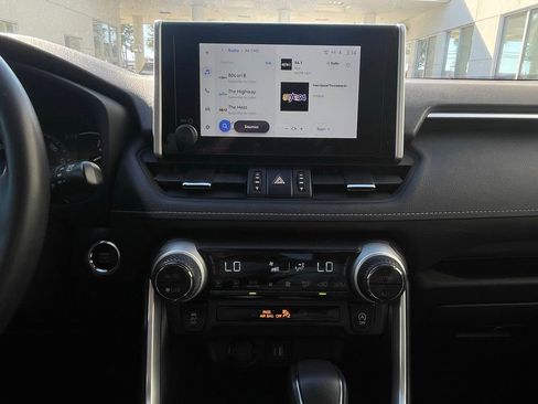 Used 2023 Toyota RAV4 XLE Premium image 17