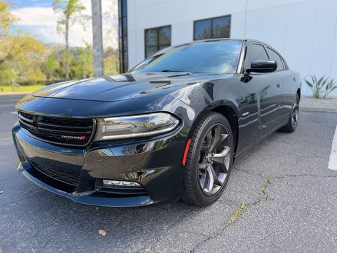 Used 2017 Dodge Charger R/T w/ Plus Group RWD image 1