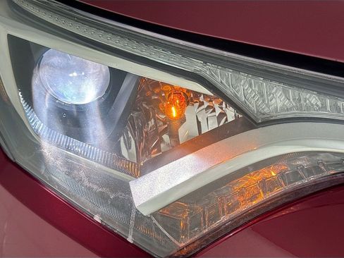 Used 2018 Toyota RAV4 XLE image 36