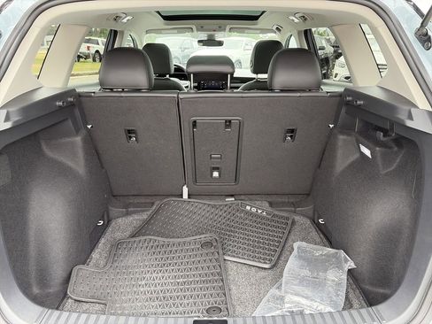 Used 2025 Volkswagen Taos SE FWD image 13