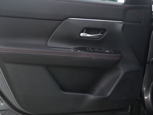 Used 2025 Nissan Kicks SR image 18