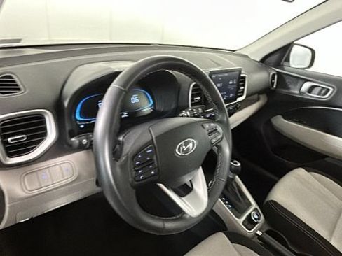 Used 2025 Hyundai Venue SEL FWD image 14