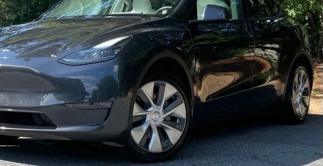 Used 2024 Tesla Model Y Long Range RWD image 2