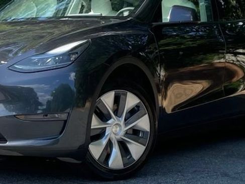 Used 2024 Tesla Model Y Long Range RWD image 2