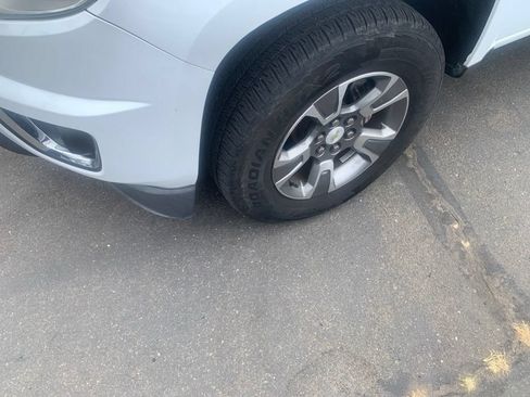 Used 2019 Chevrolet Colorado Z71 AWD/4WD image 2