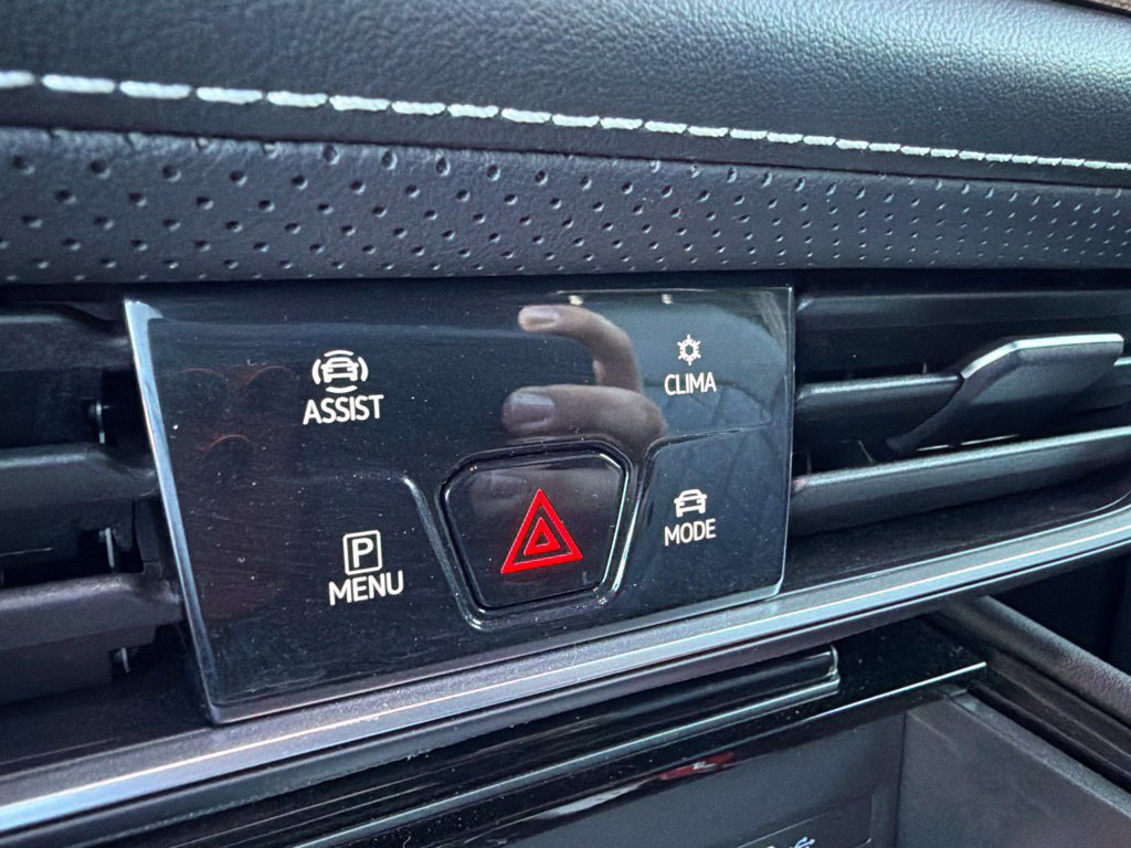 Used 2024 Volkswagen Atlas Cross Sport SEL Premium R-Line AWD/4WD image 32