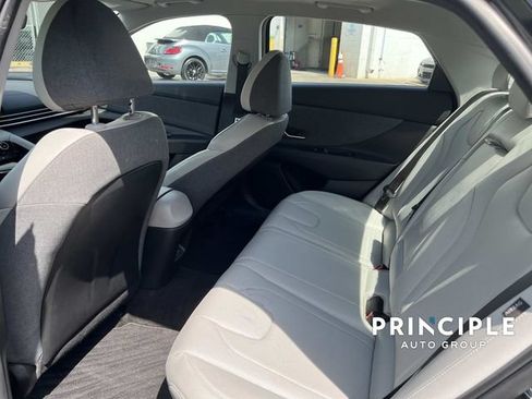 Used 2025 Hyundai Elantra Limited FWD image 27
