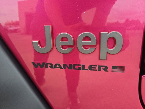 Used 2024 Jeep Wrangler Unlimited Rubicon w/ Safety Group AWD/4WD image 11
