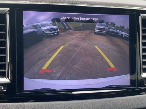 Certified 2025 Chrysler Pacifica Select FWD image 29