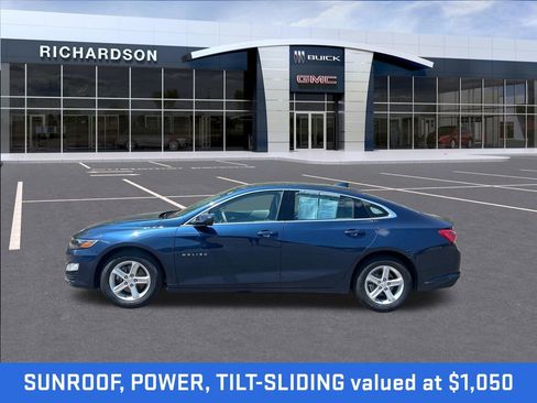 Used 2022 Chevrolet Malibu LT FWD image 2