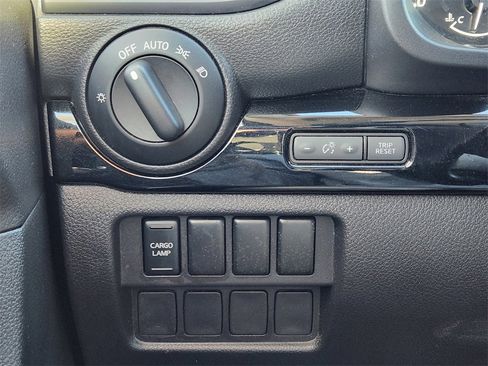 Used 2023 Nissan Titan SV image 14