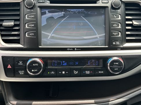 Used 2015 Toyota Highlander XLE FWD image 31