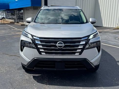 Used 2025 Nissan Rogue SV w/ SV Premium Package AWD/4WD image 2