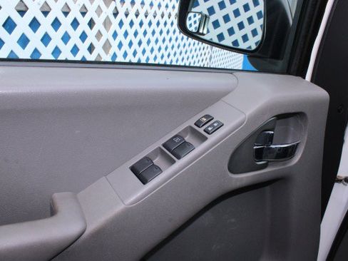 Used 2019 Nissan Frontier SV RWD image 16