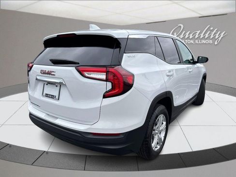 Used 2024 GMC Terrain SLE FWD image 4