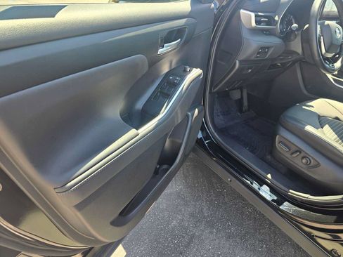 Used 2023 Toyota Highlander XSE FWD image 22