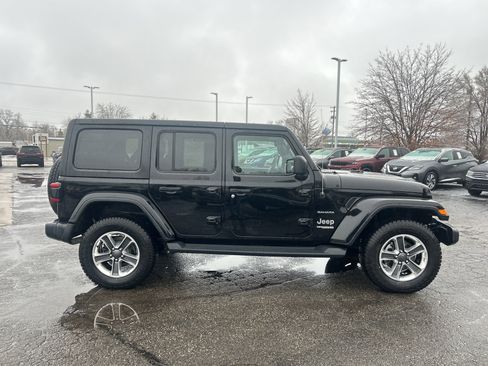 Used 2018 Jeep Wrangler Unlimited Sahara image 2
